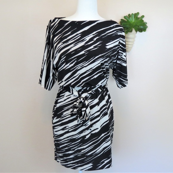 Trina Turk Dresses & Skirts - Trina Turk Black & White Boatneck Dress